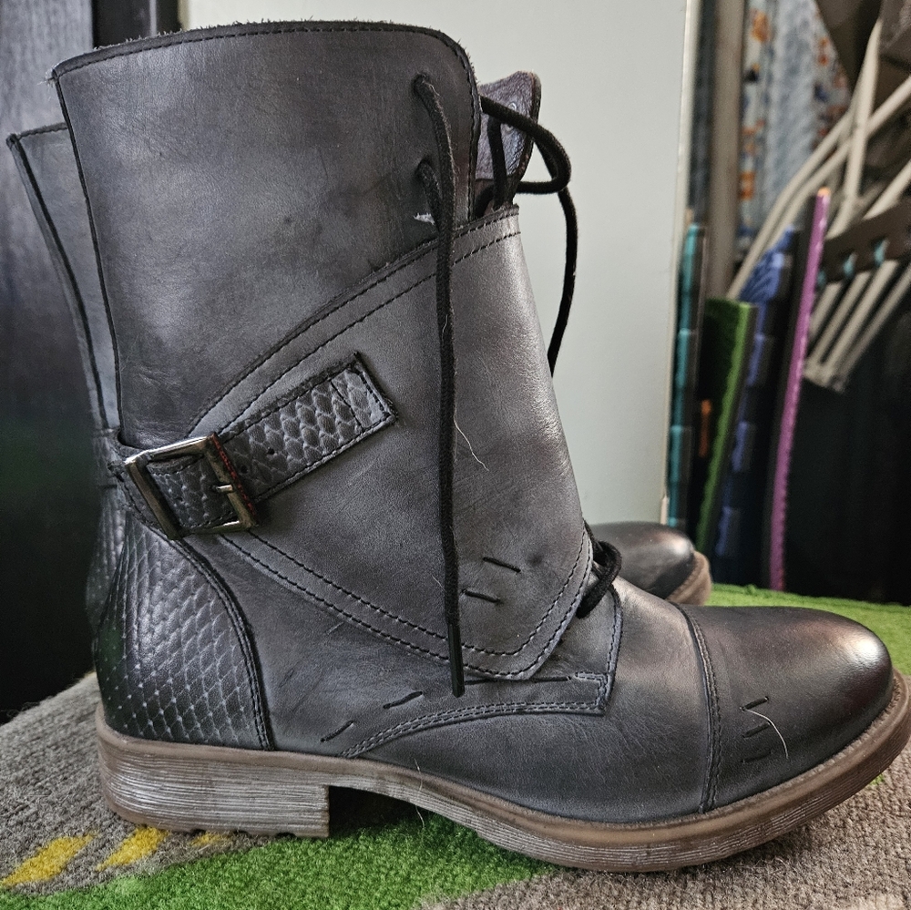 Roan boots